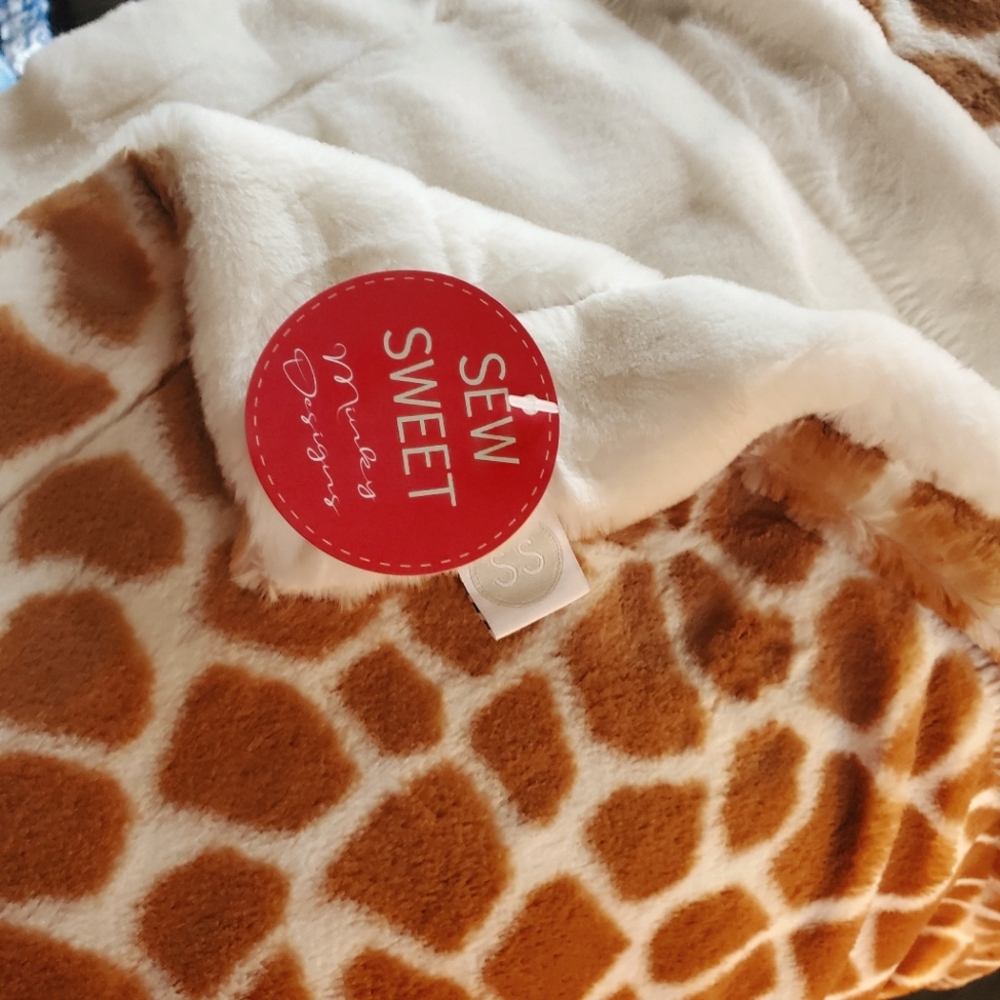 Skylar Giraffe on Marbella